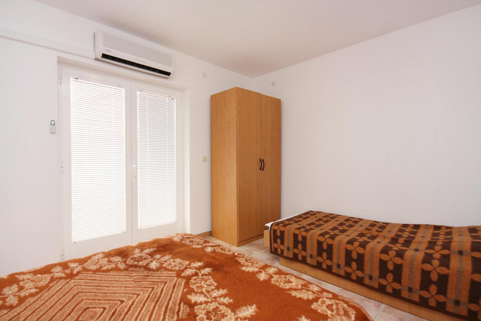 Apartments With A Parking Space Jezera, Murter - 5107 Bilik gambar