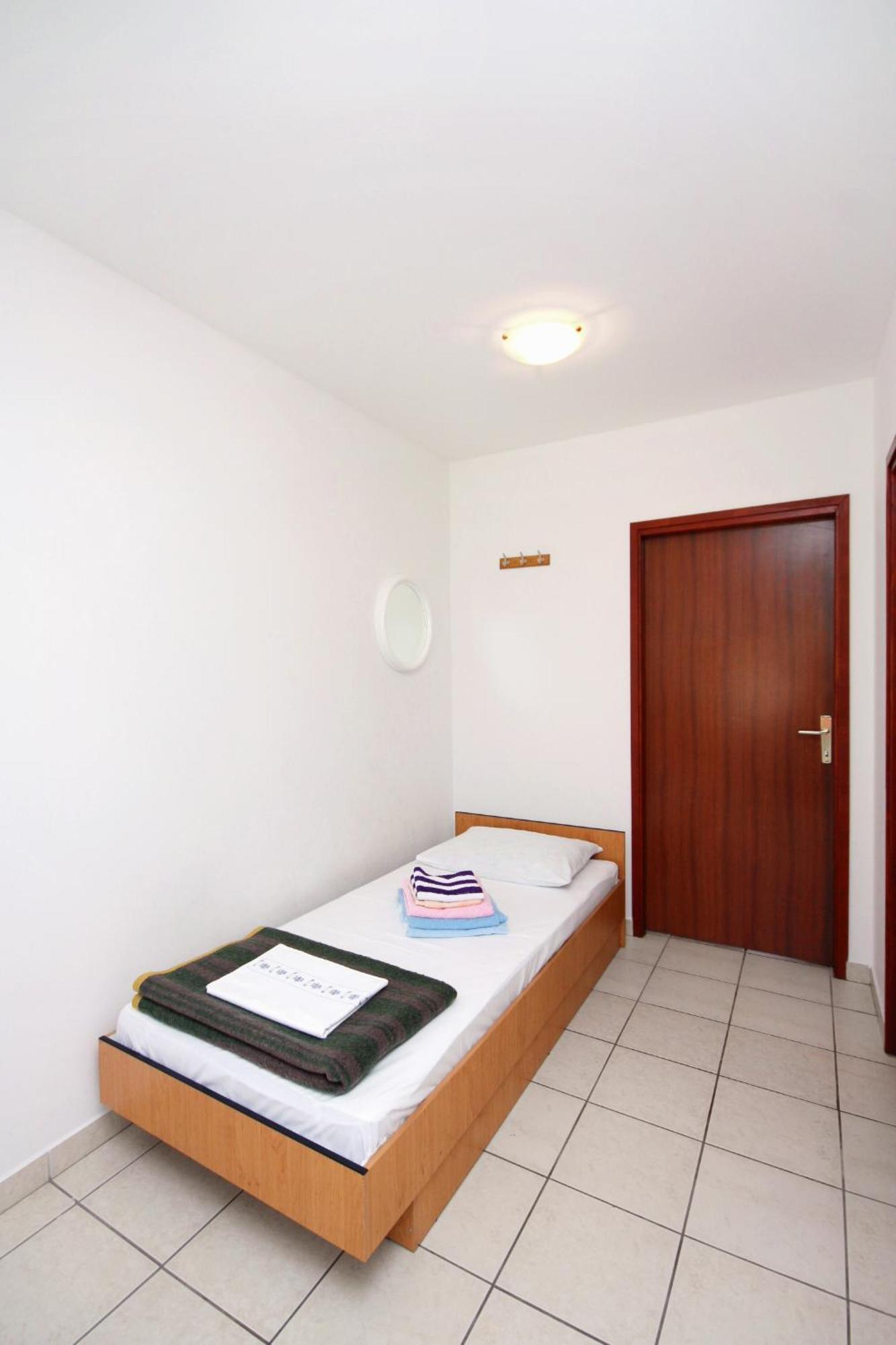 Apartments With A Parking Space Jezera, Murter - 5107 Bilik gambar